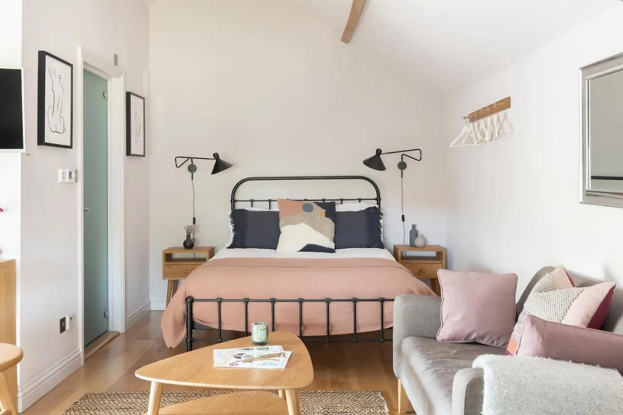 The Hayloft By Black Door Stays Bath Holiday home